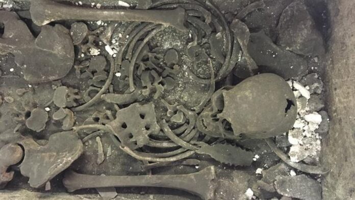 Sarcófago romano com nome de britânico do século IV guardava um monge medieval e pode ter abrigado um abade de Westminster Sarcófago romano com nome de britânico do século IV guardava um monge medieval e pode ter abrigado um abade de Westminster