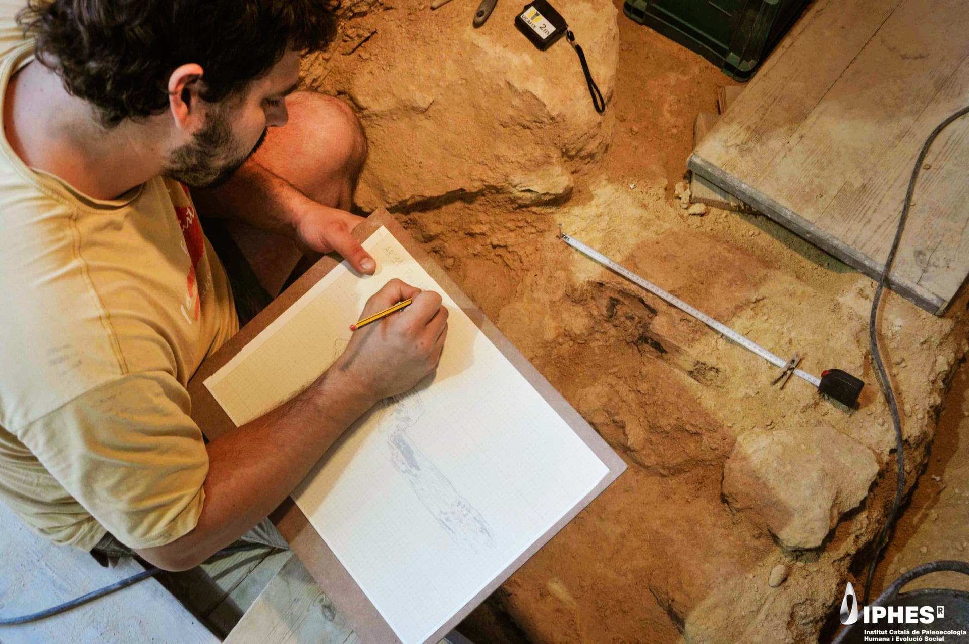 597 vestígios de madeira reconstroem a vida neandertal em abrigo espanhol ao longo de 20 mil anos
