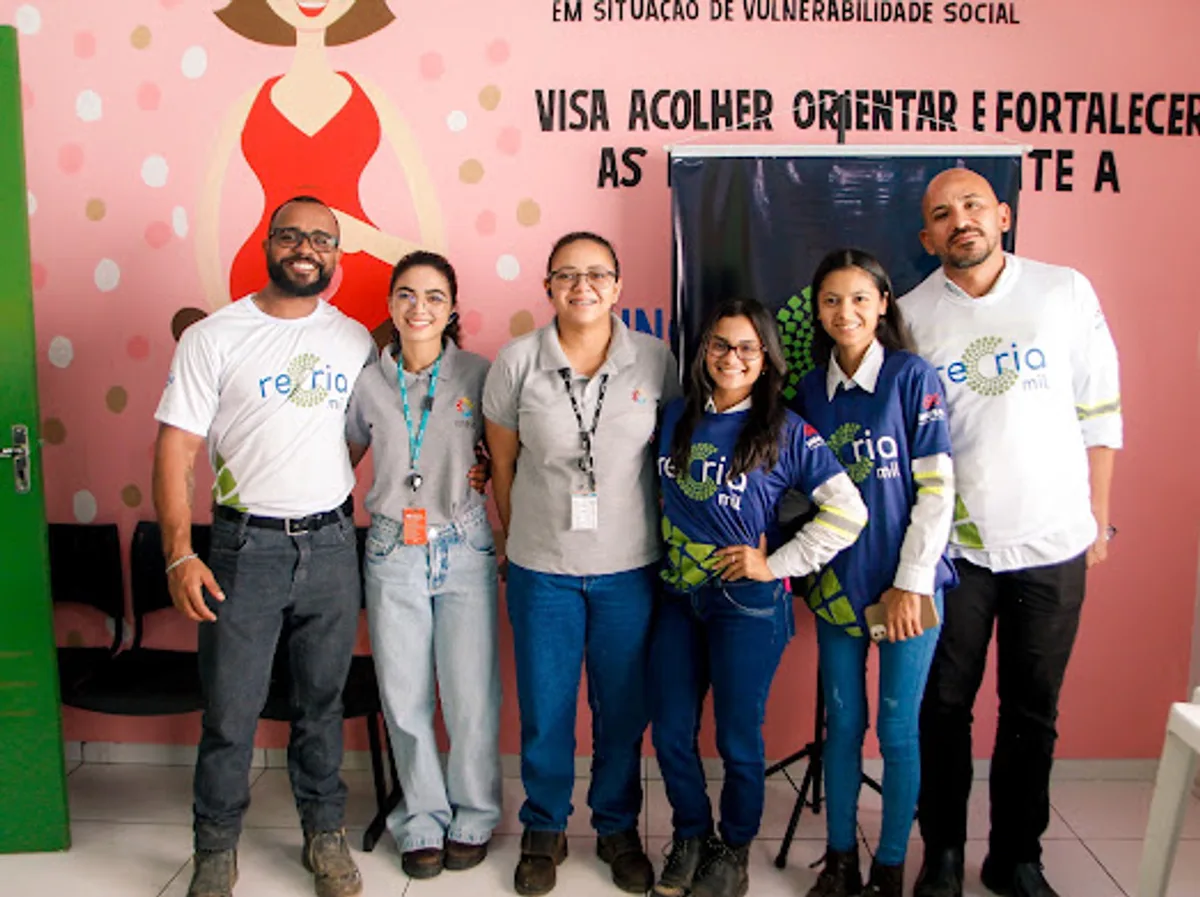 Uniformes descartados viram bolsas e renda após 12 semanas de capacitação em Santo Antônio dos Lopes
