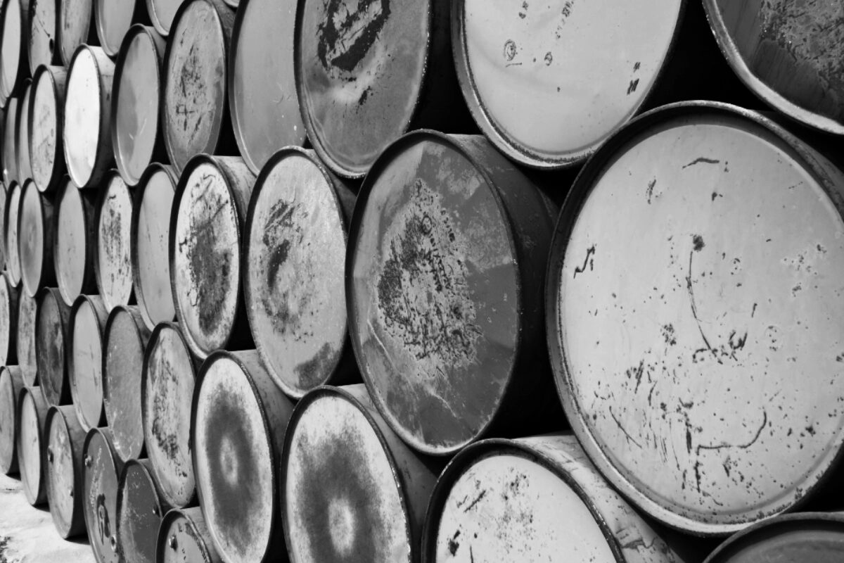 Guerra no Golfo trava Ormuz, derruba oferta de petróleo em 5,7 milhões de barris por dia e faz a IEA chamar 2026 e 2027 de período perdido 1 Guerra no Golfo trava Ormuz, derruba oferta de petróleo em 5,7 milhões de barris por dia e faz a IEA chamar 2026 e 2027 de período perdido