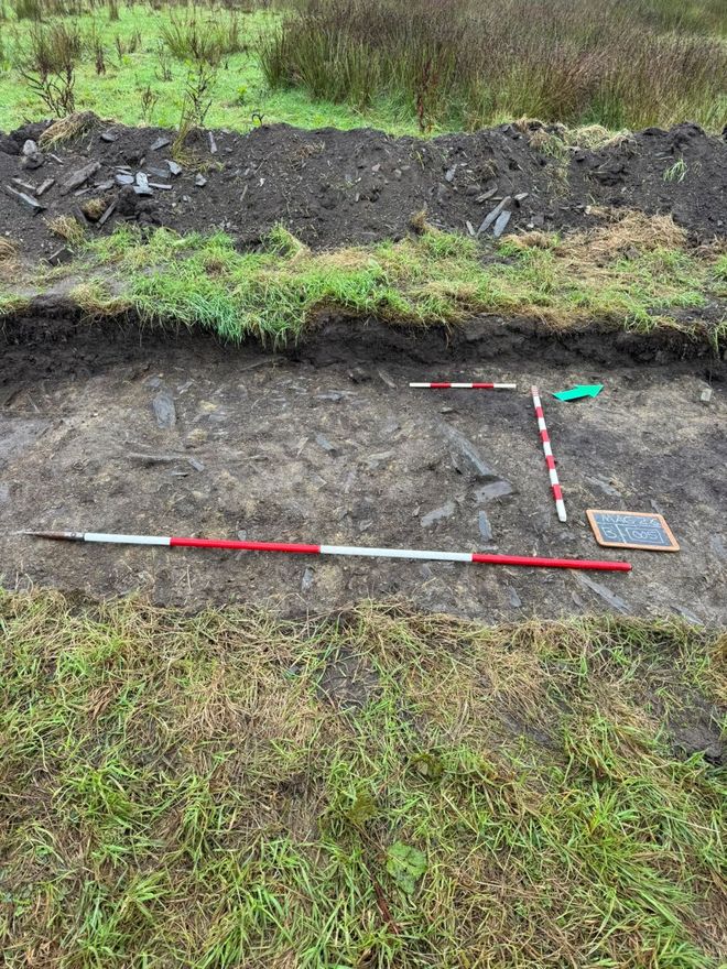 Pesquisador de Oxford acha telha de ardósia em passeio de bicicleta, descobre forte romano de 7 acres no País de Gales e reabre a lenda de Macsen Wledig 1 Pesquisador de Oxford acha telha de ardósia em passeio de bicicleta, descobre forte romano de 7 acres no País de Gales e reabre a lenda de Macsen Wledig