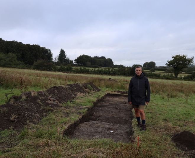 Pesquisador de Oxford acha telha de ardósia em passeio de bicicleta, descobre forte romano de 7 acres no País de Gales e reabre a lenda de Macsen Wledig 2 Pesquisador de Oxford acha telha de ardósia em passeio de bicicleta, descobre forte romano de 7 acres no País de Gales e reabre a lenda de Macsen Wledig