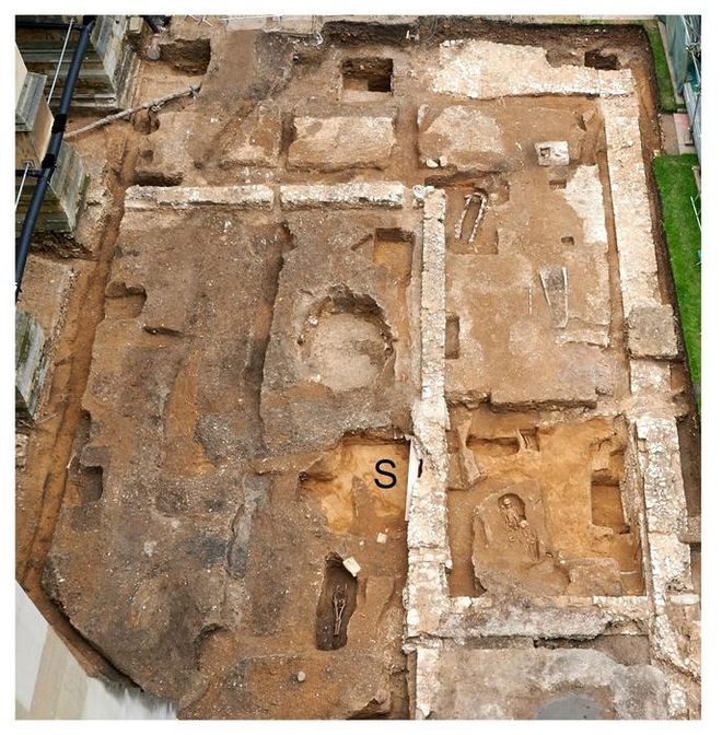Sarcófago romano com nome de britânico do século IV guardava um monge medieval e pode ter abrigado um abade de Westminster 1 Sarcófago romano com nome de britânico do século IV guardava um monge medieval e pode ter abrigado um abade de Westminster