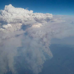 Não haverá um novo normal no clima, e adaptar-se é urgente Nuvem de tempestade formada pelo calor de incêndios florestais sobre Victoria, na Austrália