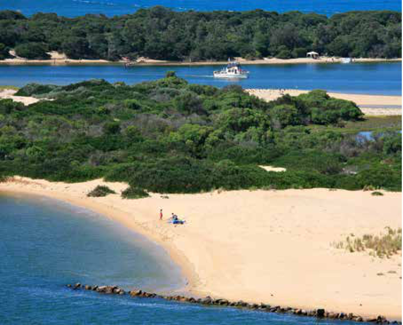 Oceano mais quente muda as marés, e a ciência corre para prevê-las 4 Lakes Entrance, no estado australiano de Vitória, onde mudanças na amplitude da maré foram a principal causa do aumento das inundações costeiras.