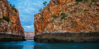Oceano mais quente muda as marés, e a ciência corre para prevê-las Horizontal Falls, na costa de Kimberley, na Austrália: a água da maré passa entre falésias de rocha avermelhada