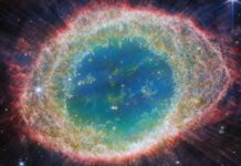 Quando o Sol vai morrer? Ele ainda tem bilhões de anos, vai inchar como gigante vermelha e terminar como anã branca Nebulosa do Anel, nuvem colorida em forma de anel formada pelas camadas expelidas por uma estrela parecida com o Sol