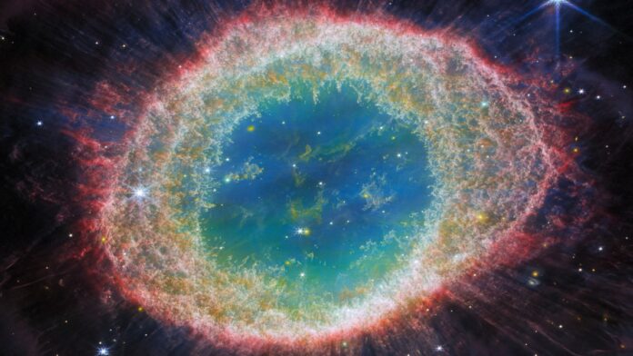 quando-o-sol-vai-morrer-nebulosa-do-anel Nebulosa do Anel, nuvem colorida em forma de anel formada pelas camadas expelidas por uma estrela parecida com o Sol