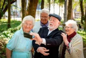 Captura-de-tela-2024-05-22-132207-300x204 Mensagens de WhatsApp ajudam idosos a sair da depressão