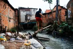 Captura-de-tela-2024-05-28-192819-300x201 IDH brasileiro retrocedeu 6 anos a partir da pandemia, diz PNUD