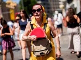 Os idosos enfrentam riscos à saúde devido ao calor elevado por vários motivos, incluindo medicamentos