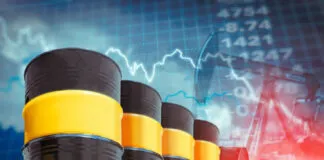 O crescimento da produção de petróleo fora da OPEP, liderado por EUA e Canadá, pressiona os preços globais. O futuro do mercado depende de decisões políticas e ambientais.