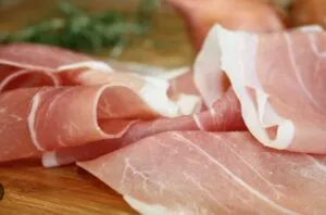 Screenshot-2024-12-16-155831-300x198 Presunto de Parma sob ameaça: Como as mudanças climáticas e doenças impactam a produção