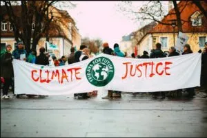 Screenshot-2024-12-17-122752-300x201 ONU abriu processo judicial histórico sobre mudanças climáticas em Haia