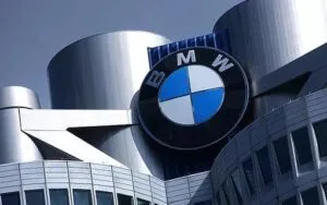 bmw-300x188 BMW investe em reciclagem de baterias e reduz dependência de mineração