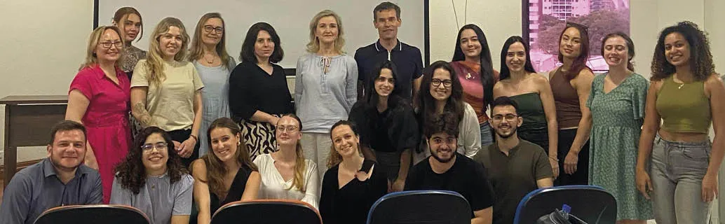 Ap_s_a_apresenta__o_dos_trabalhos_a_confraterniza__o_no_Cesupa Estudantes internacionais vivenciando e imergindo na realidade local desenvolvem modelos de negócios sustentáveis, com recursos amazônicos