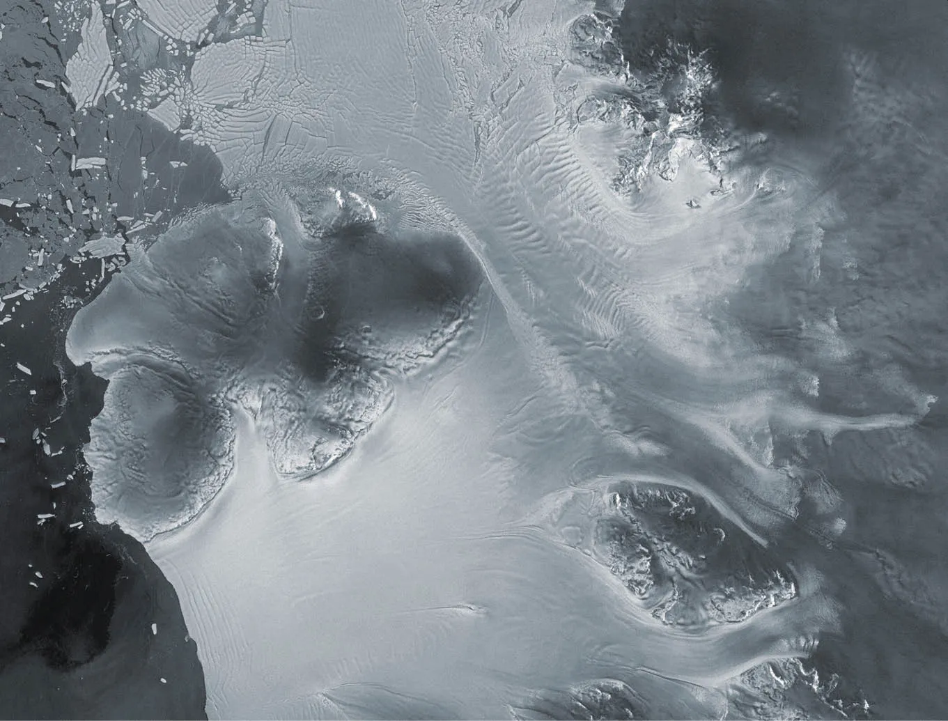 Plataforma_de_gelo_Dotson_fotografada_pelo_Sentinel-1 Satélites observam geleira cometendo “pirataria de gelo”