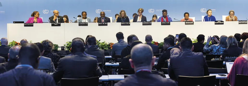 Conferência sobre Mudanças Climáticas de Bonn - Junho de 2025 14 Após quase 12 horas de atraso, a sessão plenária de abertura começou logo após as 21h30