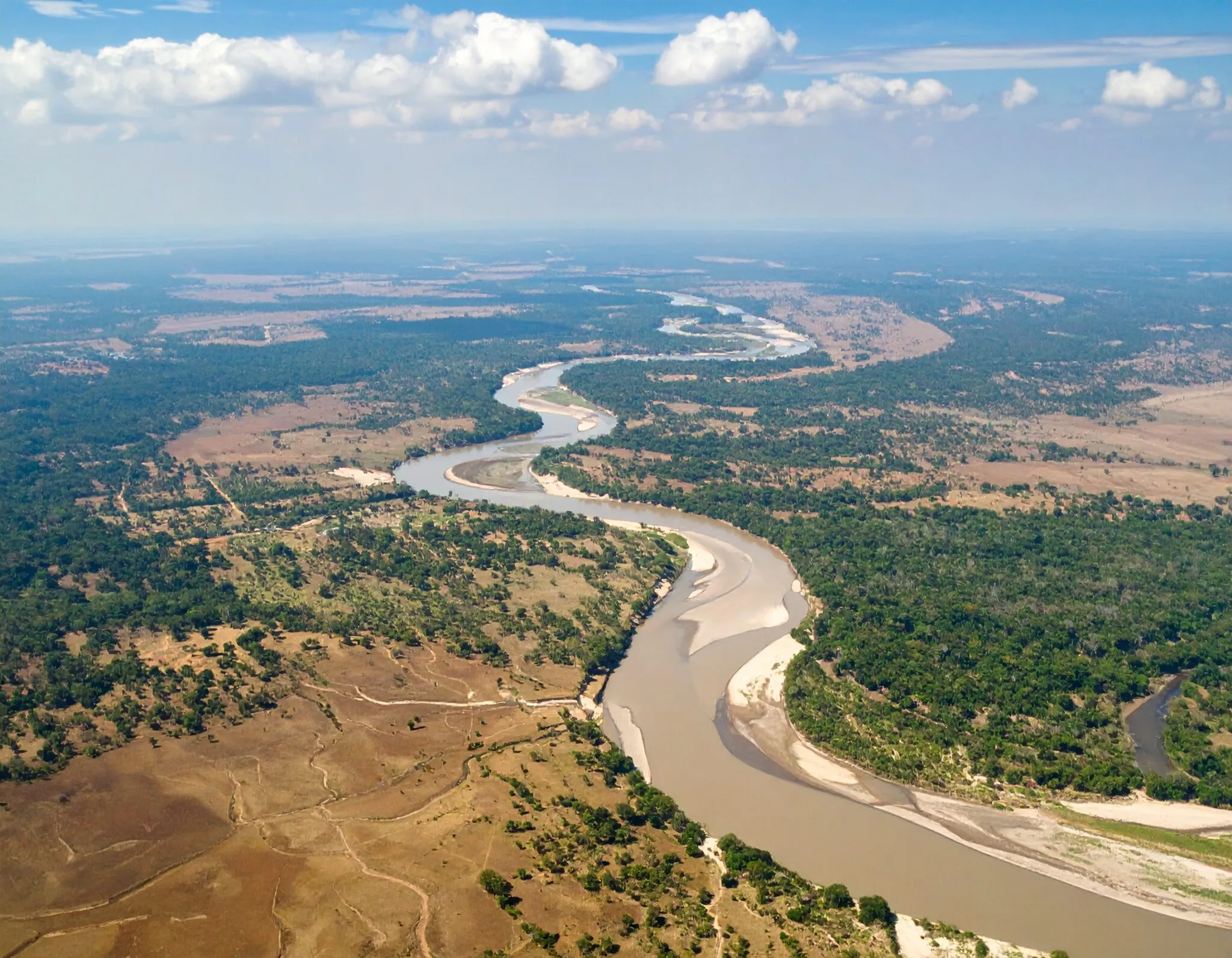 Amazônia Seca: O Que a Ciência Revela Sobre Esse Fenômeno Extremo 3 A Amazônia vive uma seca histórica. Entenda as causas, os impactos ambientais e sociais e o que a ciência prevê para os próximos meses
