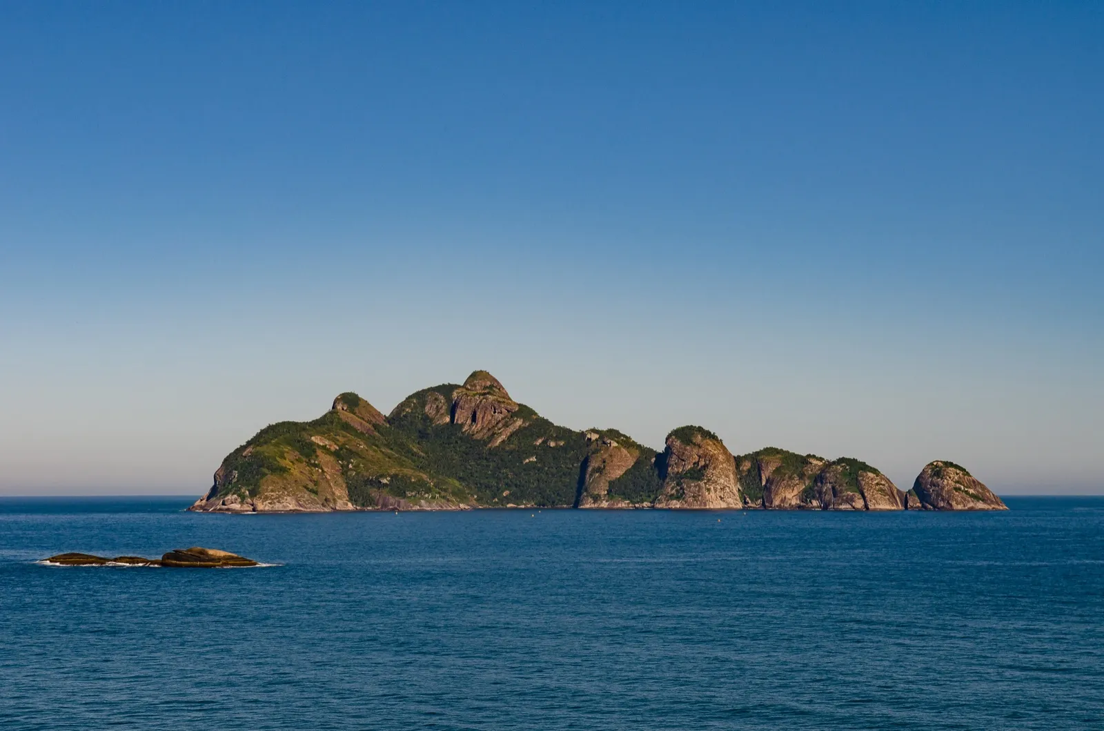 O Arquipélago de Alcatrazes é uma área marinha protegida que contribui para a conservação de espécies e, potencialmente, para a captura de carbono (foto: Leo Francini)