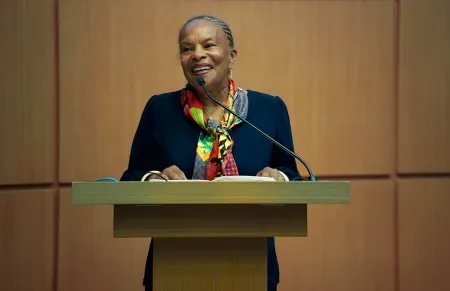 Segundo a poeta, escritora e economista franco-guienense, não se deve tratar a floresta como um espaço vazio (foto: Daniel Antônio/Agência FAPESP)