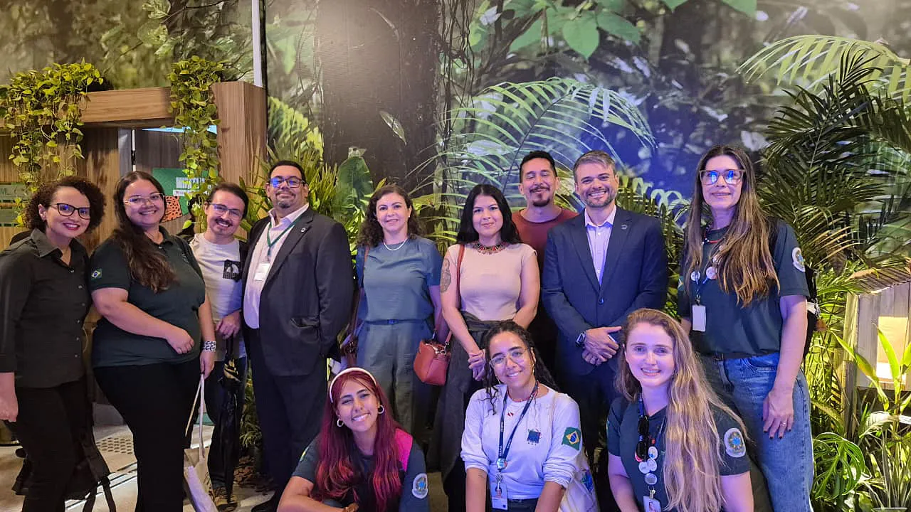 2025-11-14-servidores-do-ibama-presentes-na-cop30-400x225 Conservação do peixe-boi amazônico ganha força na COP30