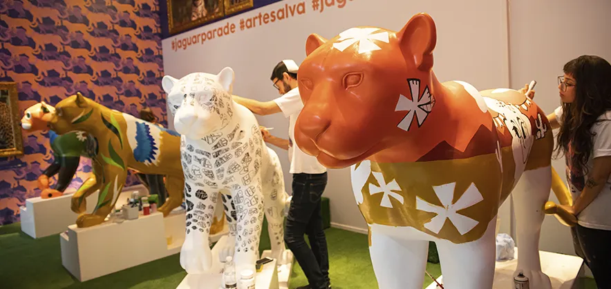 LIVE-PANTING-400x190 Onças da Jaguar Parade transformam Belém em galeria a céu aberto