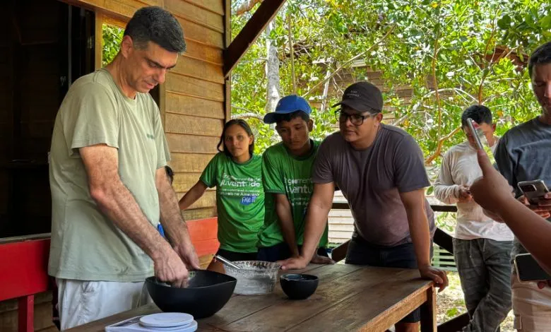 Projeto-Capacitacao-Roger-Consoli-Foto-Shakti-400x241 Da floresta à renda: a bioeconomia que nasce das mãos da juventude ribeirinha