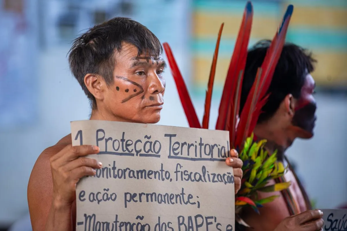 RS126200_IV_FORUM_YANOMAMI_MATURACA-232-400x267 Vozes da floresta na COP30: ISA apresenta roteiro socioambiental para uma transição justa