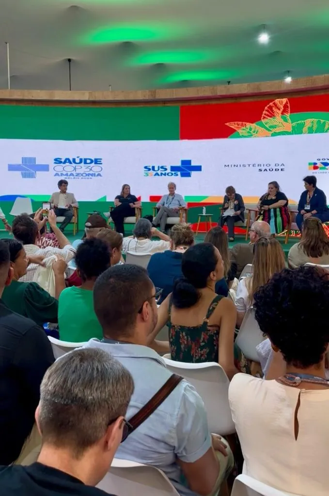 SES-AM_Divulgacao-SES-AM-3-679x1024-1-398x600 Amazonas na COP30: saúde climática com barco hospital e telessaúde