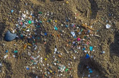 170-trillion-bits-of-microplastic-in-the-worlds-oceans-1024x678-1-400x265 A estratégia que evita que toneladas de plástico cheguem ao Mediterrâneo